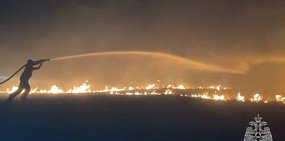 Пожар в степи. Источник: МЧС России по Оренбургской области