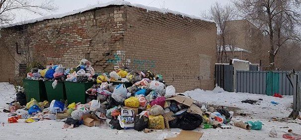 В Орске снова дворы завалены мусором