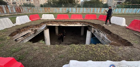 Кто выдавал разрешение на подземную парковку в школе №38 Орска, где обвалилось поле? Прокуратура проводит проверку