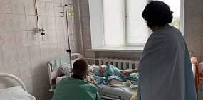 В больницах Оренбурга остаются 8 пациентов, пострадавших при падении карусели: 26-летнюю девушку доставили в московскую клинику