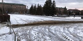 Комсомольскую площадь Орска начали готовить к Новому году: движение уже перекрыли