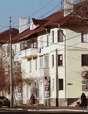 Орск в стиле ретро: Трехэтажные сталинки на улице Краматорской