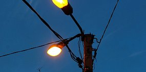 Уличный фонарь в Оренбургской области. Фото из архива