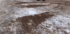 Песко-соляная смесь в Оренбурге хранилась неправильно. Кучи реагентов плохо влияли на экологию