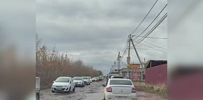 «Как после бомбежки»: Дорога к Ростошинским дачам превратилась в полосу препятствий