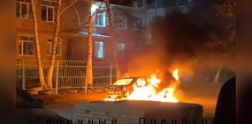Telegram: В Оренбурге женщина подожгла машину жены бывшего мужа (видео)