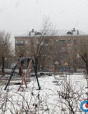 В Орске сегодня обещали +10°C, но пошел снег