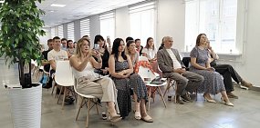 В Орске прошел бесплатный мастер-класс «Как сделать визуальный контент, который продает? Юридические аспекты рекламы: разбор закона 2025»