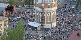 День Победы в Оренбурге: «Бессмертный полк» и салют с высоты птичьего полета