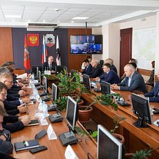 Денис Паслер на совещании в Орске. Источник фото: ТГ-канал губернатора