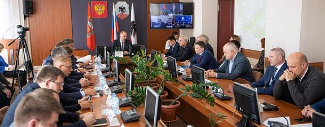 Денис Паслер на совещании в Орске. Источник фото: ТГ-канал губернатора