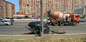 В Оренбурге КАМАЗ протаранил легковушку: пострадали двое детей