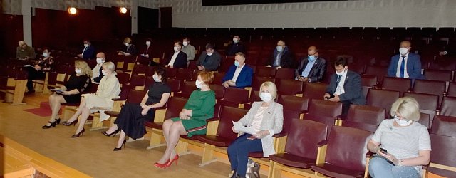 Депутаты на закрытом майском заседании. Фото с сайта городского Совета
