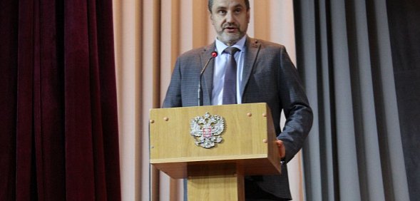 Главу Грачевского района Оренбургской области Дениса Филатова отправили в отставку, досрочно прекратив его полномочия