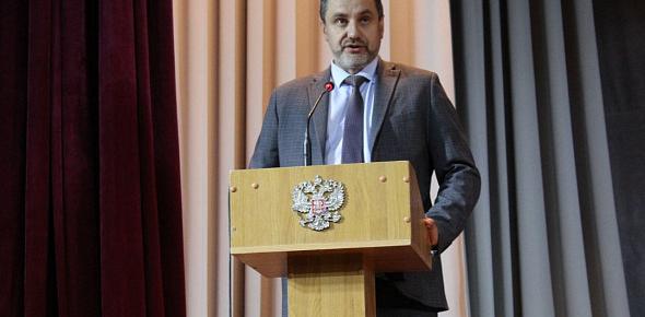 Главу Грачевского района Оренбургской области Дениса Филатова отправили в отставку, досрочно прекратив его полномочия