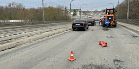 В Орске начался ямочный ремонт на Гагаринском путепроводе, чьи повреждения мешали водителям