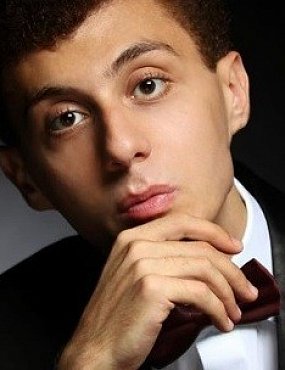 Видео: Пианист из Орска издевался над 8-летней девочкой в Москве