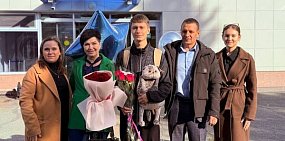 Кирилл Глазырин у аэропорта. Источник: ТГ-канал губернатора