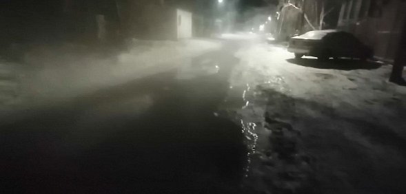 Утечка воды в Орске, фото: тг-чат Евгения Солнцева