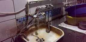 Максимальный напор воды в одном из домов в Орске. Фото из архива