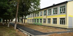 На территории школы. Источник: ТГ-канал врио губернатора