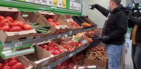 В Оренбурге активисты ОНФ контролируют цены в сетевых продуктовых магазинах