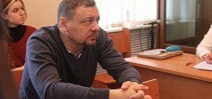 В Оренбурге врач, которому зачитывали приговор, оказал первую помощь журналисту прямо в зале суда