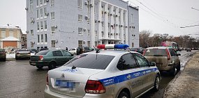 У здания суда