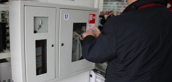 В торговых центрах Оренбургской области выявили более 2 тыс. нарушений пожарной безопасности