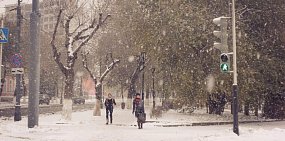 Сегодня в Оренбургской области ожидается сильный ветер, на дорогах гололедица