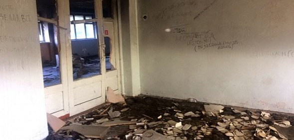 Глава Новоорского района объяснил, почему соцобъекты поселка Энергетик превращаются в руины