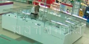 В Бузулуке задержали девушку, подозреваемую в краже золотых украшений на 10 млн рублей