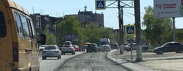 В центре Орска идет гарантийный ремонт, на дорогах вместо нового полотна появятся большие заплатки