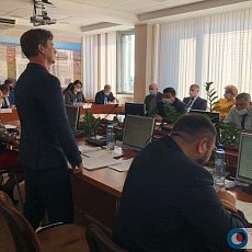 Вячеслав Ращупкин провел очередное заседание Орского горсовета сегодня стоя