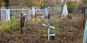 В Оренбурге на кладбище на женщину было совершено нападение