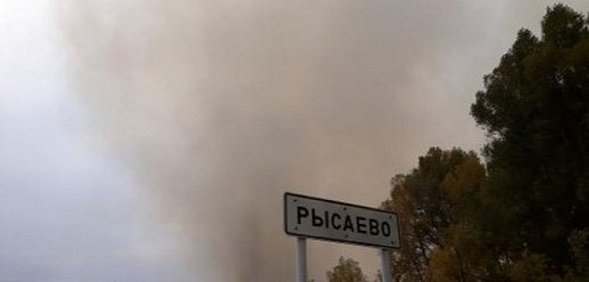 Степной пожар под Медногорском: спецслужбы эвакуируют население
