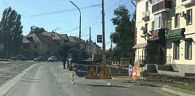 Вместо тротуара на улице Краматорской в Орске теперь траншея: Что за работы проводятся?