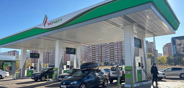 В Оренбурге начинается топливный дефицит: на АЗС — очереди и пустые колонки