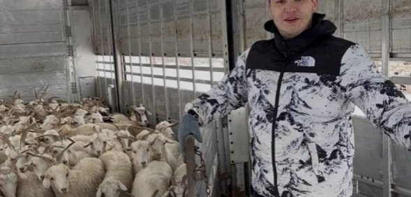Студент из Оренбурга выиграл грант на 1 млн рублей за проект по вязанию знаменитого пухового платка