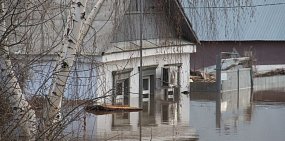Жителям Орска разрешат зарегистрировать дома после паводка в газоохранных зонах. Инициативу поддержал Евгений Солнцев