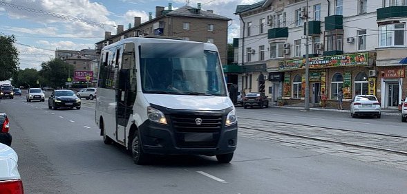Маршрутный микроавтобус в Орске. Фото из архива