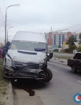 В Орске в ДТП попали пассажирские микроавтобусы, есть пострадавшие