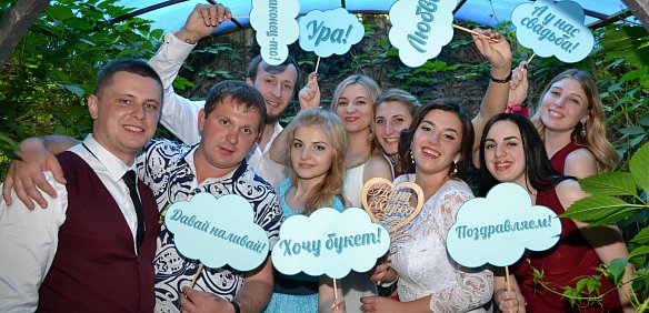Как украсить свадьбу недорого и своими руками?