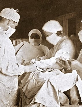 Карантинные изоляторы для приезжих и банные графики для рабочих