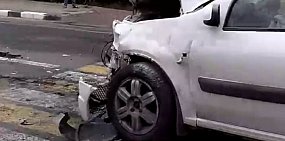 На въезде в Оренбург автомобиль Lada Largus столкнулся с иномаркой 