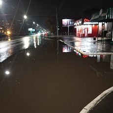 Лужа в районе остановки Музыкальная школа