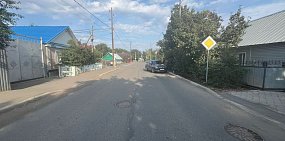 В Оренбурге двое детей 6 и 11 лет на электросамокате попали под машину