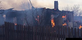 Пожар в поселке Никель: Местные жители утверждают, что пожарные гидранты не работали