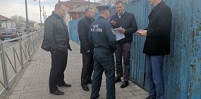 В Оренбурге во время акции протеста приставы пытались прорваться к «Атриуму». Собственники оштрафованы