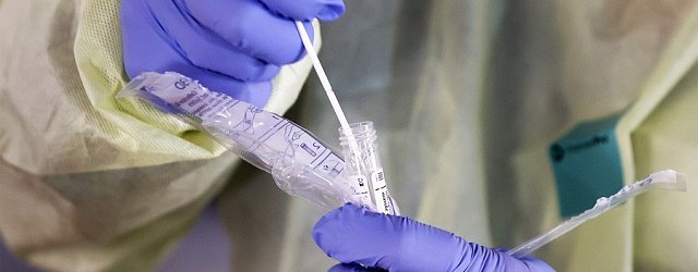 Взятие анализов на коронавирус